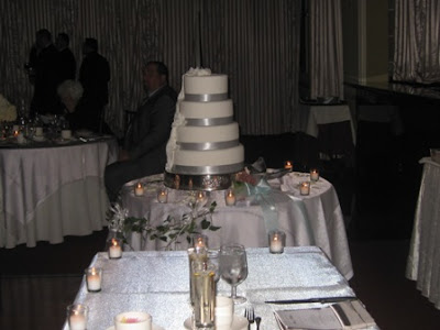 They playing the wedding game garter A simple 4 tiers fondant cake