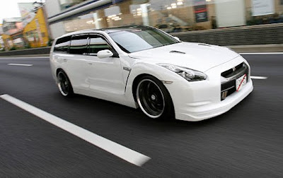 2011 New Nissan Stagea wagon is available in Japan