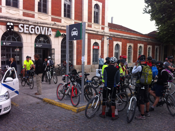 Ruta nocturna de Segovia a Madrid bajo la luz de la luna. Septiembre 2012