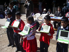 ALUMNOS CON SU LAPTOP