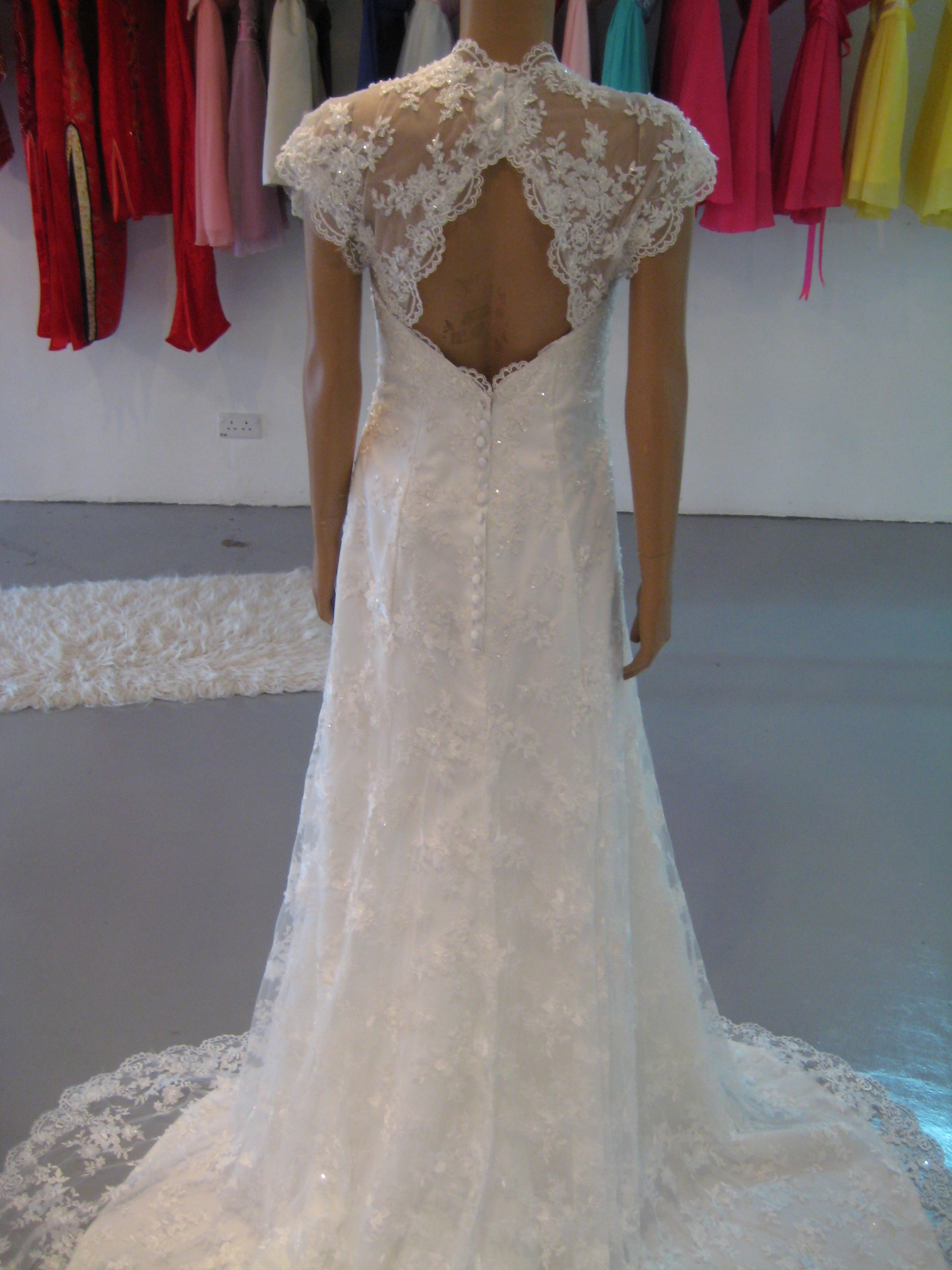 lace wedding dress with cap sleeves Posted by mybridalgown at 8:17 PM