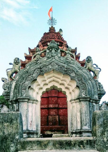 Nilamadhava Temple Front Gate, Kantilo