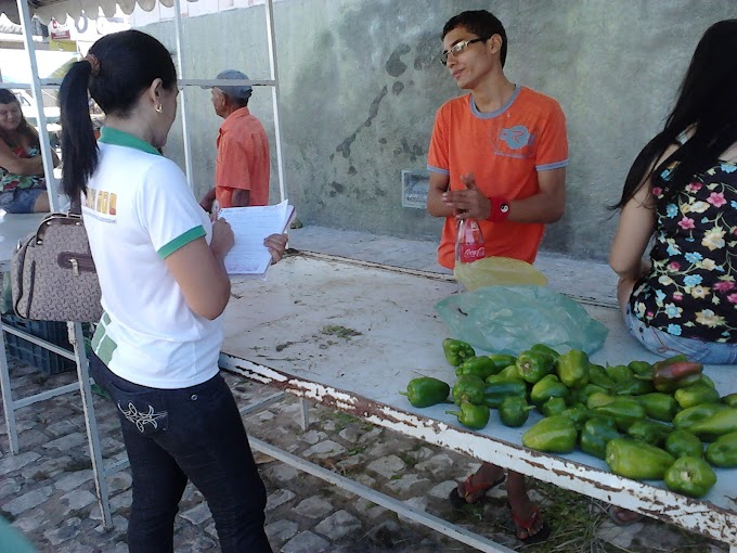 Coopapi leva alunas do Mulheres Mil para visitar a Feira da Agricultura Familiar em Apodi 