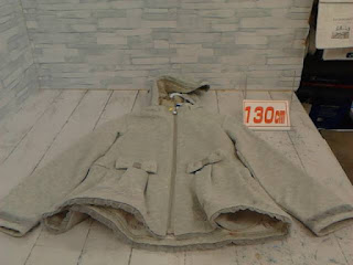 中古品　子供服　１３０ｃｍ　グレー　アウター　２９８０円