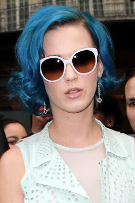 Katy Perry Showing Pants In Paris1