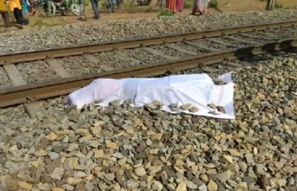Chandrapur,Chandrapur  News,Chandrapur Suicide,Chandrapur Rail Accident,Railway Accident,Bhadrawati,