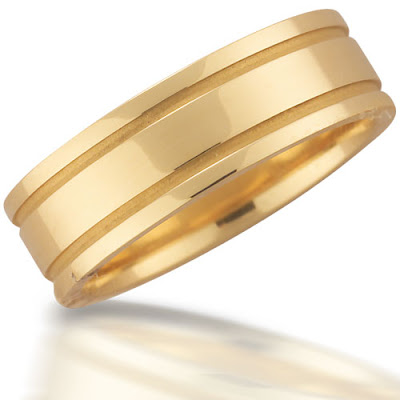 Novell's NS10867GCEY is an 18kt gold wedding band that is 7mm wide