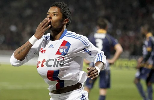 Michel Bastos has publicly told Juventus to make an offer to Olympique Lyon