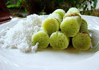 Kue Putu Isi Coklat Keju