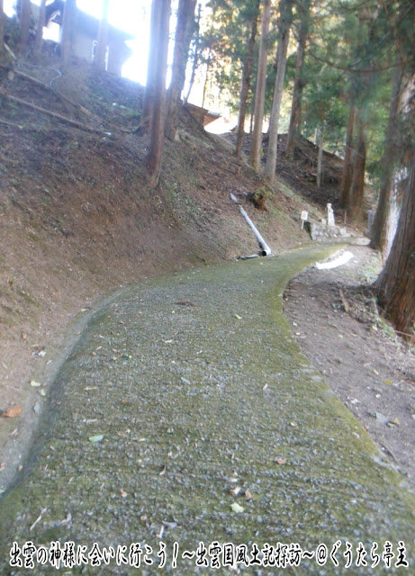 西利太神社　参道