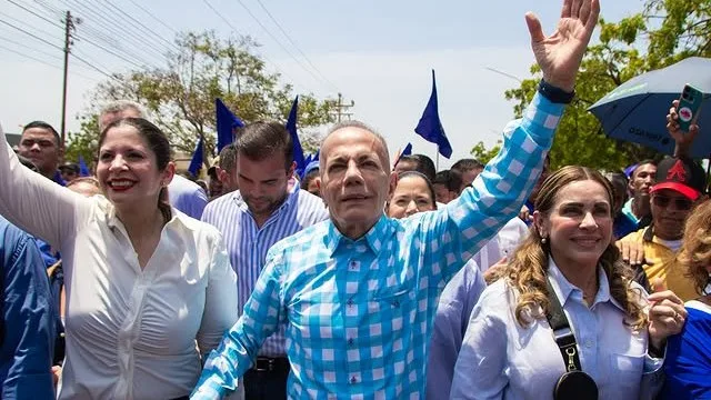 ¡Zulia se activa! 🗳️ Manuel Rosales formaliza su candidatura a la reelección: “¡El voto es nuestra fuerza, vamos con todo!”