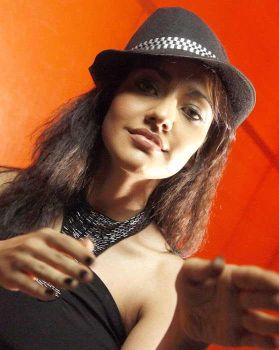 neha sharma unseen pics