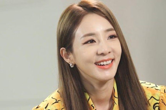 Sandara Park ได้ให้สัมภาษณ์เกี่ยวเรื่องใบหน้าที่ยังอ่อนเยาว์รวมไปถึงการแสดงละครเพลงครั้งแรกของเธอและเรื่องอื่นๆอีกมากมาย