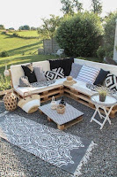 Terrazas y balcones decorados con pallets de madera