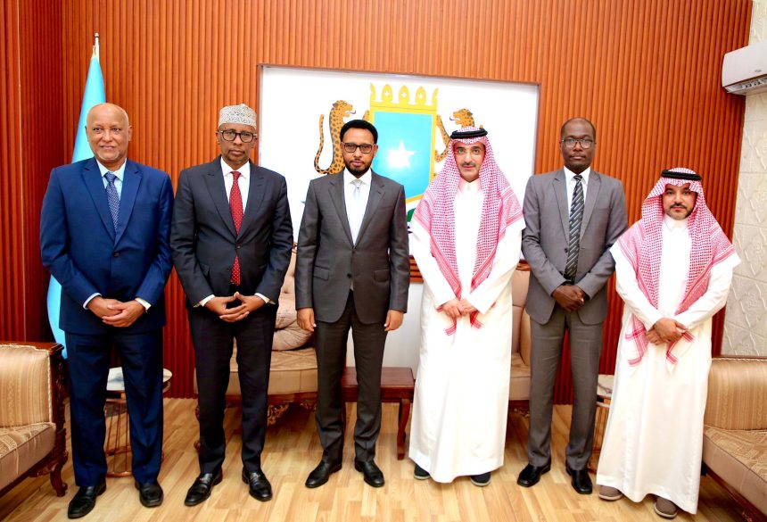 A high-level delegation headed by the CEO of the Saudi Fund for Development arrived in Mogadishu, upon an official invitation from the Somali Minister of Finance.