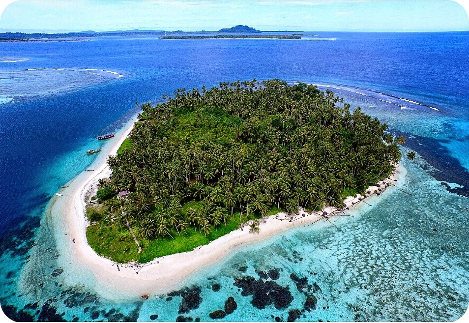The beauty of the Great Barrier Banyak  Island in Aceh 