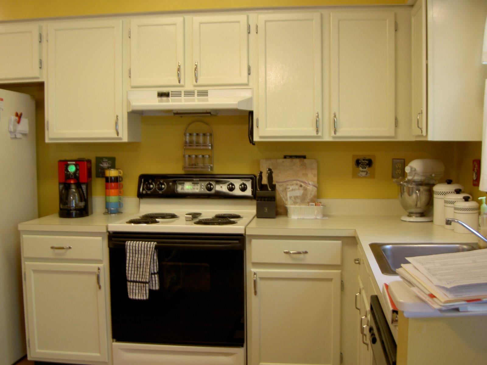 White Kitchens With Black Appliances
