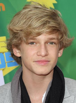 CODY SIMPSON SHORT MESSY WAVY HAIR STYLE