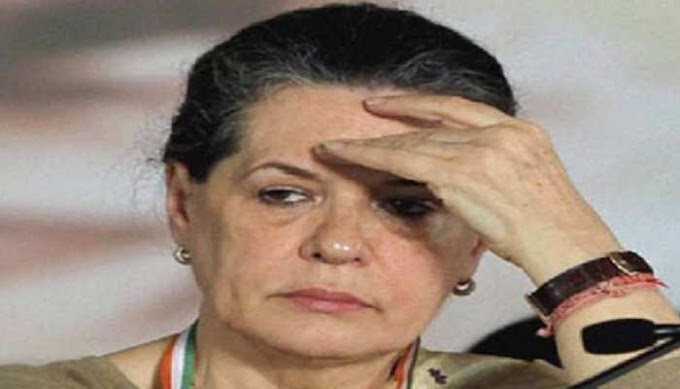 Sonia again reached ED office for hearing today, Congress lying in front of local train in Mumbai to protest
