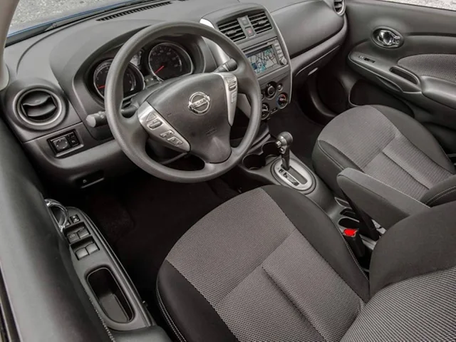 Novo Nissan Versa 2017 Automático CVT - interior