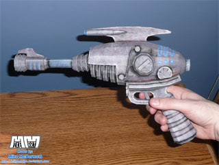 Alien Blaster Papercraft