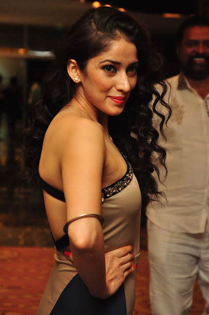 Miss Asia 2007 Runner up Neha Ahuja Flaunts her Slim Figure in Strapless Beige Gown