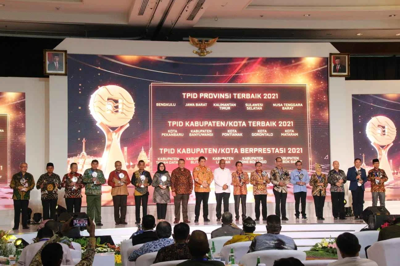 Kabupaten Landak Raih Penghargaan Kabupaten Tingkat Pengendalian Inflasi Terbaik 2021