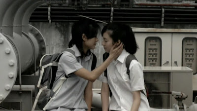 Samantha Tan and Ezann Lee, Lesbian Kiss