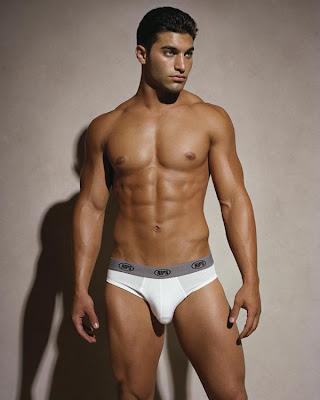 Beautiful Briefs is a blog of sexy men's underwear pics: briefs boxers bikinis jocks!