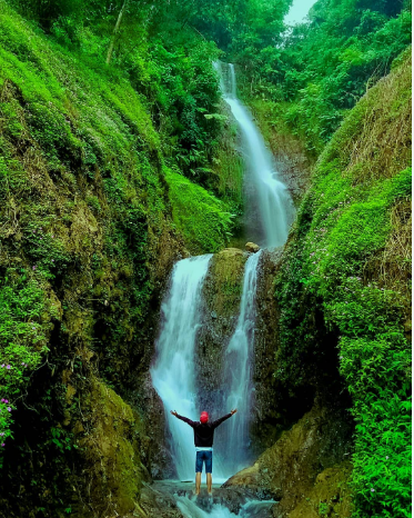 CURUG TAPAK KUDA DESA SADAWANGI