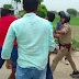 गाजीपुर में पुलिसकर्मी के सामने दो पक्षों में मारपीट का वीडियो वायरल