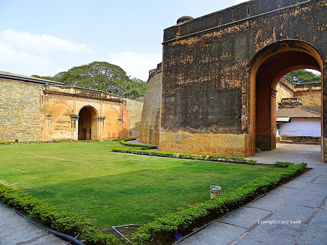 Another Main Gate that is Closed for Now, Bangalore Fort (sonesrs.blogspot.in)