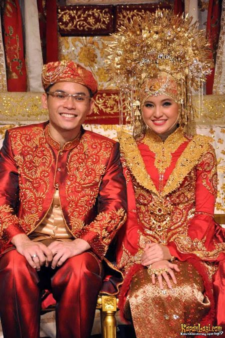 Model Model Desain Baju  Pengantin  Artis  Muslim Terbaik