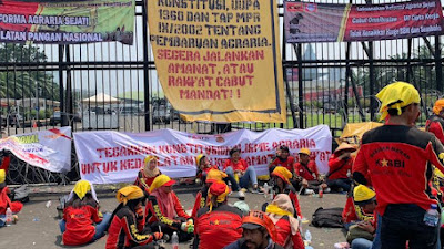 Belum Surut, Buruh dan Petani Kompak Demo Tolak Kenaikan Harga BBM di DPR