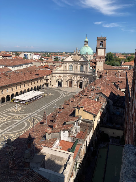 Piazza-Vigevano