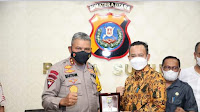 Kapolda Sumut terima piagam penghargaan dari KPU Provinsi Sumut