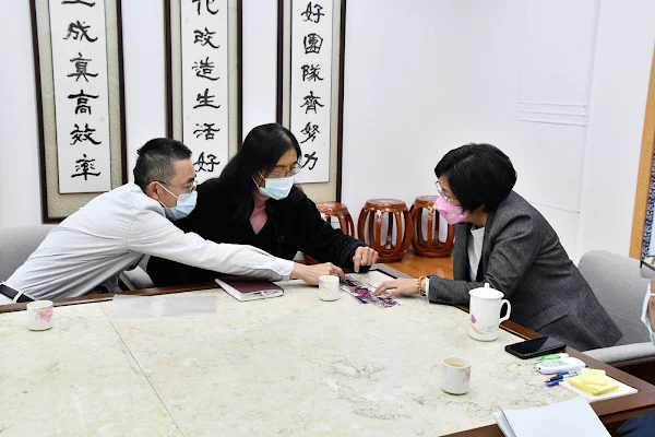 ▲張培豫指揮家早期對彰化縣的音樂教育就已貢獻許多，彰化縣長王惠美期望藉由她回故鄉彰化，能夠對彰化縣的音樂教育、學生的音樂素養有所啟發。（彰化縣政府提供）
