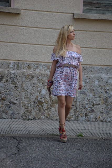 outfit abito off the shoulder come abbinare un abito off the shoulder abbinamenti abito off the shoulder outfit agosto 2016 outfit estivi blogger mariafelicia magno fashion blogger color block by felym fashion blog italiani fashion blogger italiane blog di moda blogger italiane influencer italiane