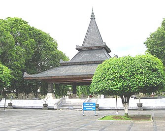 KOMPLEK MAKAM BUNG KARNO