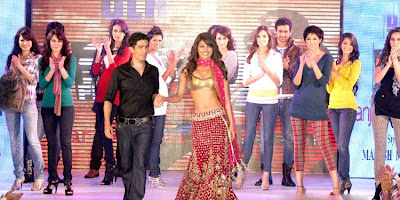 Priyanka chopra walks on the RAMP of Manish Malhotra for anjaana anjaani