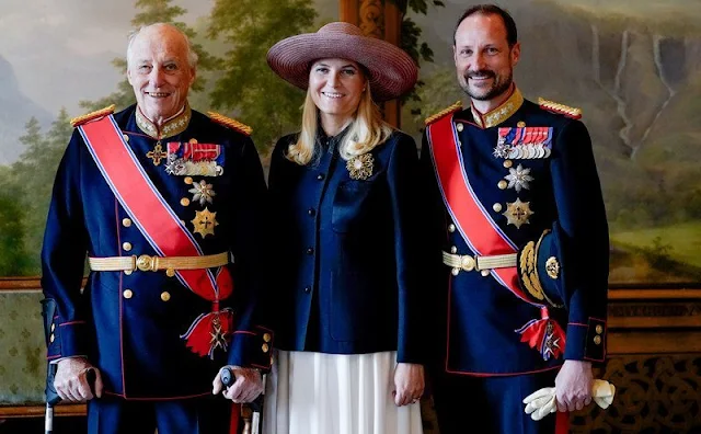 President Maia Sandu, King Harald, Queen Sonja, Crown Prince Haakon and Crown Princess Mette-Marit