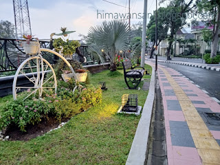 "taman cempaka, taman publik penghias sudut kota"