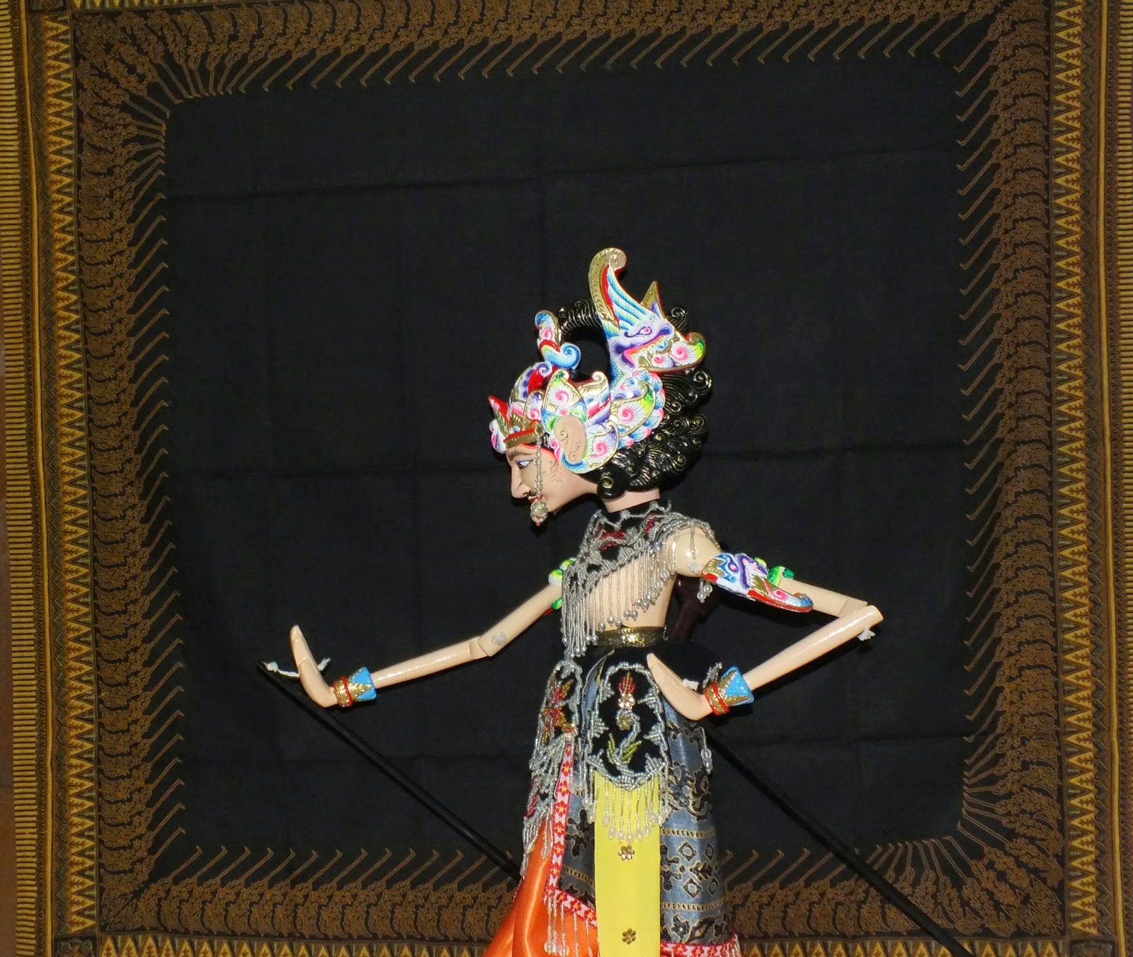 PENGRAJIN WAYANG GOLEK SANDING KUSUMAH