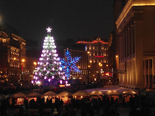 Christmas market next to the Moscow Kremlin. Blog about Moscow: travel tips by Youth Hostel Downtown Moscow b&b guest house
