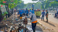 Sisa Banjir Gedebage, Serakan Sampah Pasar Induk Gedebage Dibersihkan Satgas Sektor 22 Sub 11