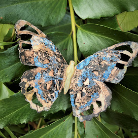 Tim Holtz Sizzix Tattered Butterfly Distress Oxide Sprays Alcohol Pearls Tutorial by Sara Emily Barker https://frillyandfunkie.blogspot.com/2019/03/saturday-showcase-tim-holtz-tattered.html 32