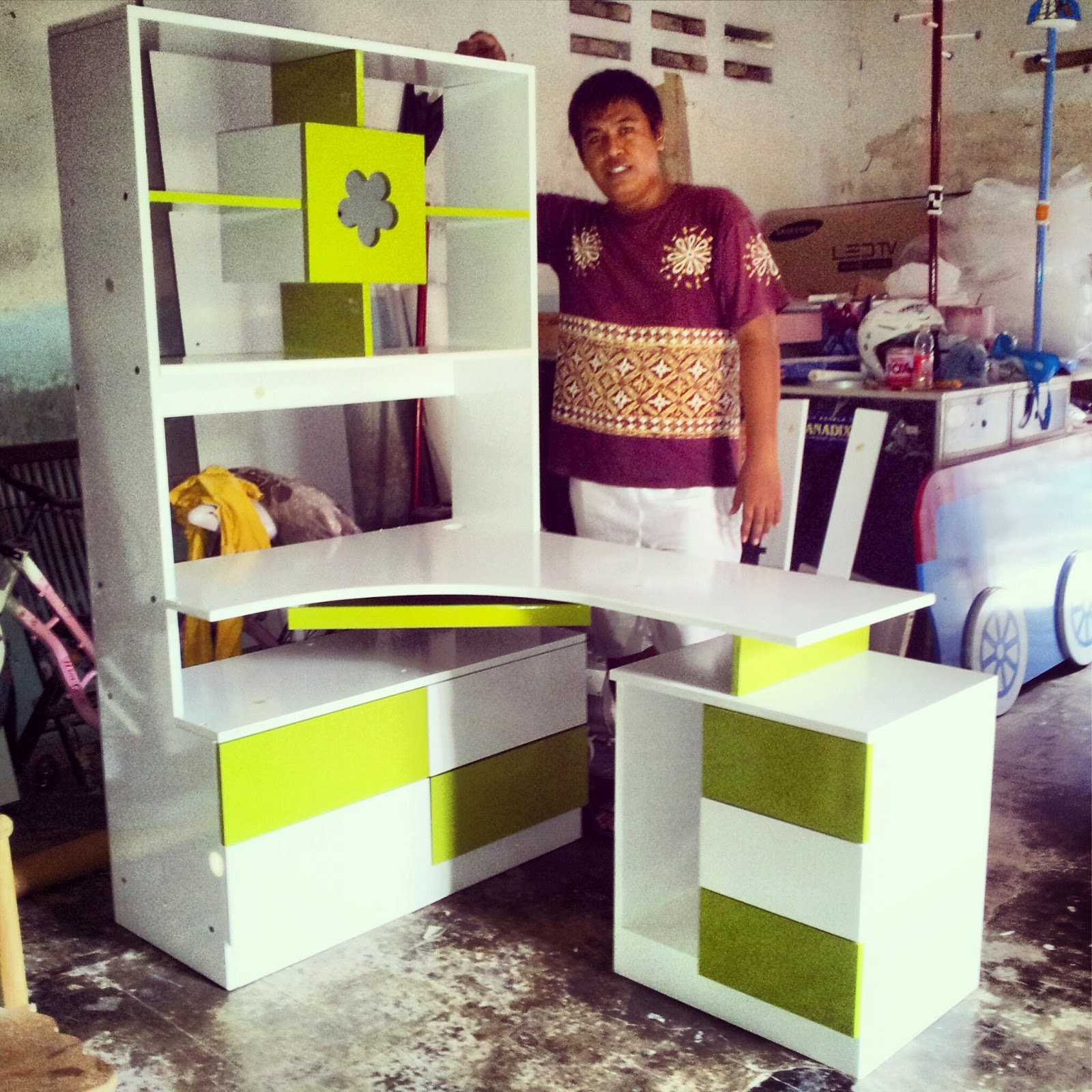 Furniture Anak memproduksi furniture anak hello kitty 