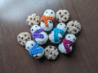 Five small handknit chocolate chip cookies with five small handknit snowpeople