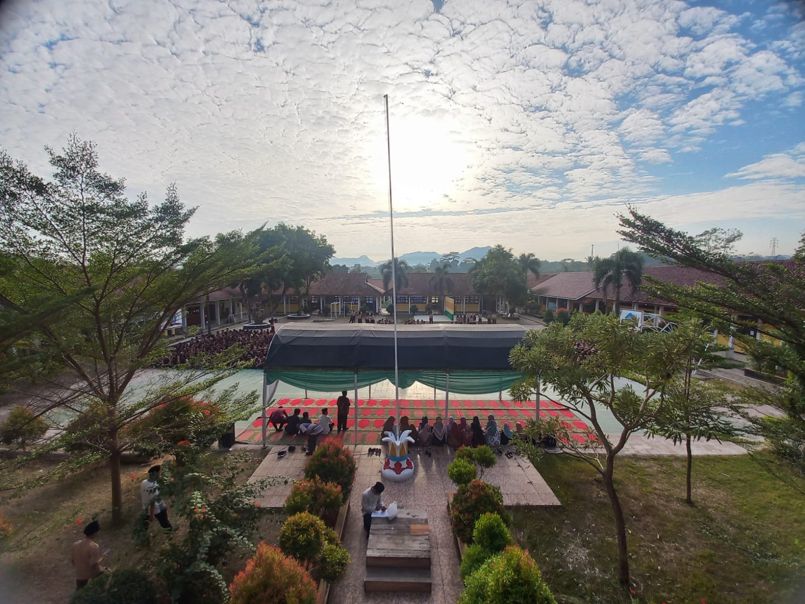  Peringatan Tahun Baru Hijriyah 1445 H di SMAN 1 Rajagaluh Dimeriahkan dengan Tausiah dan Santunan untuk Anak Yatim Piatu