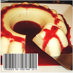 Flan de coco com calda de frutas